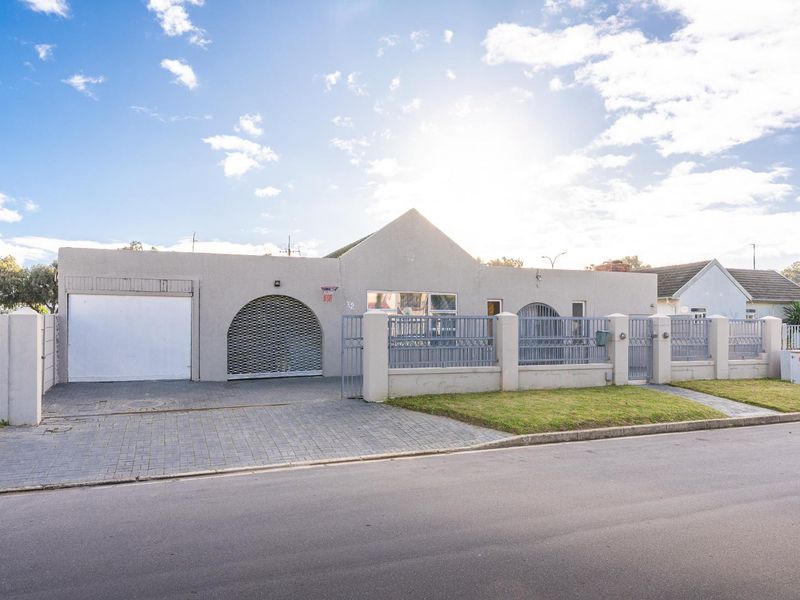 FREE STANDING FAMILY HOME - 3 BEDROOMS - 2.5 BATHROOMS - Photo 7