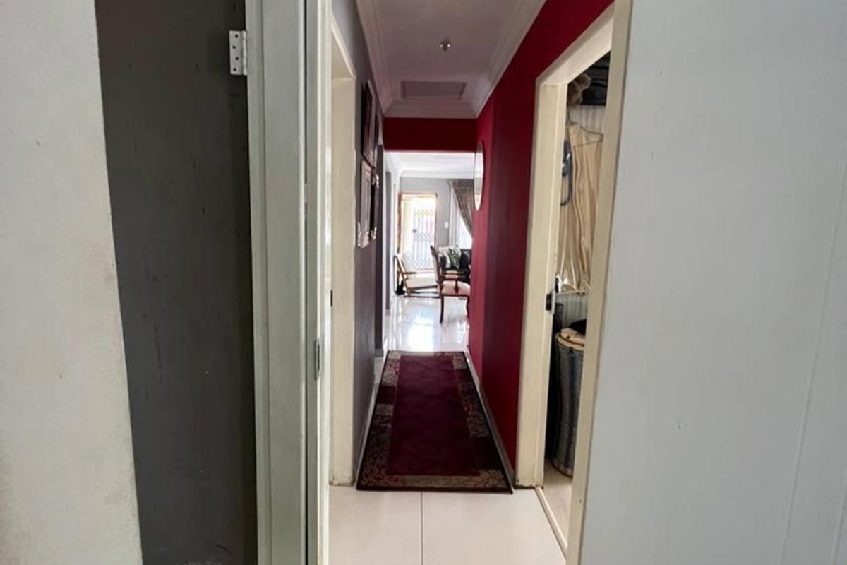 Charming 2 Bedroom, 2 Bathroom - Photo 5