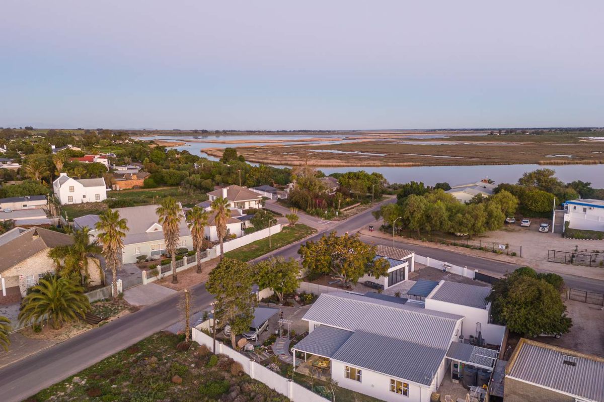 Beautiful West Coast Style home on the doorstep of Bokkomlaan - Photo 4