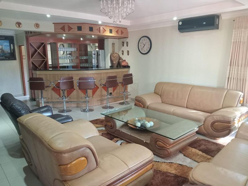 Premium Executive Accommodation | Six En-Suite Bedrooms | Corporate Rental - Photo 6