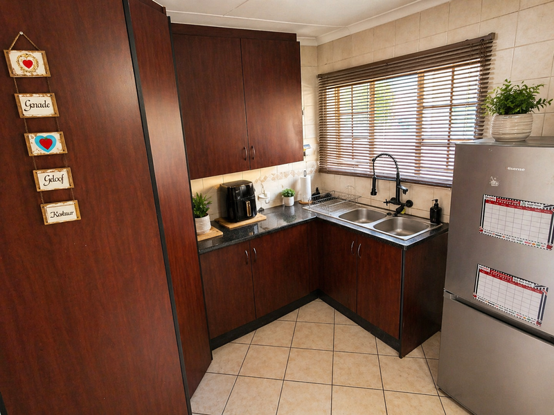 3 Bedroom Townhouse in Willow Park Manor - Photo 4