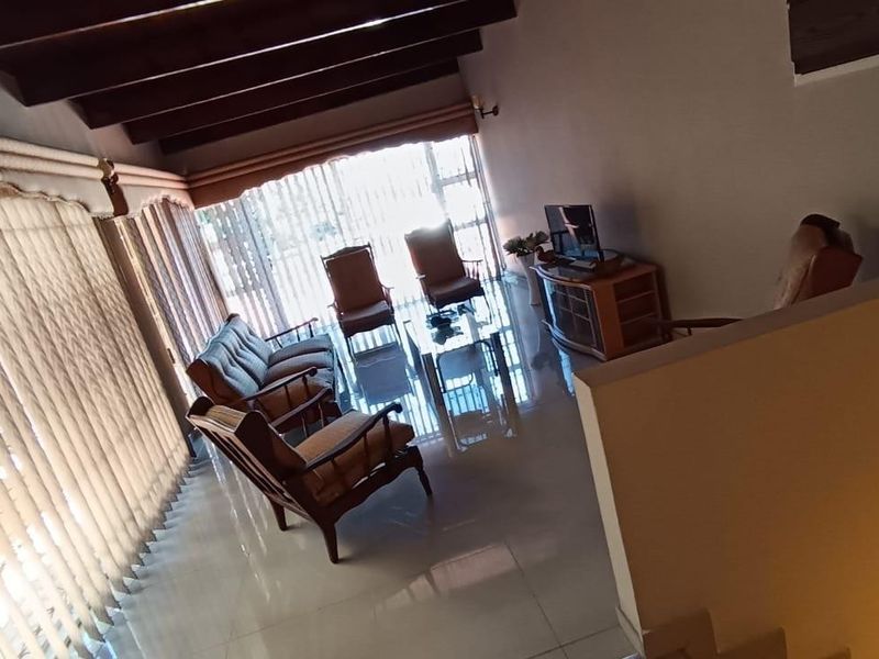 5 Bedroom House for sale in Silverglen - Photo 2
