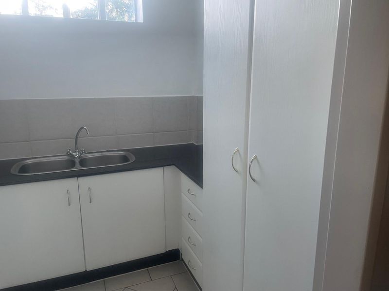 UNFURNISHED TWO BEDROOMS - FIRST FLOOR - Photo 10