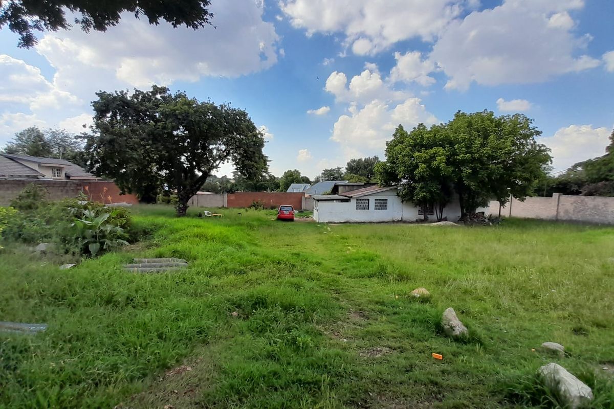 "Well-positioned corner house property for investors" - Photo 4