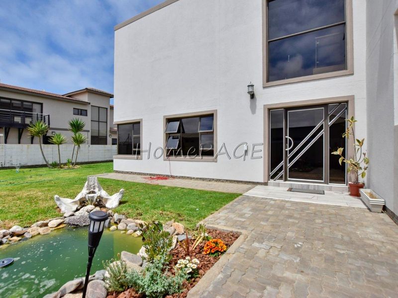 Ext 15, Swakopmund:  Spacious, upmarket, 4 Bedr Double Storey - Photo 2
