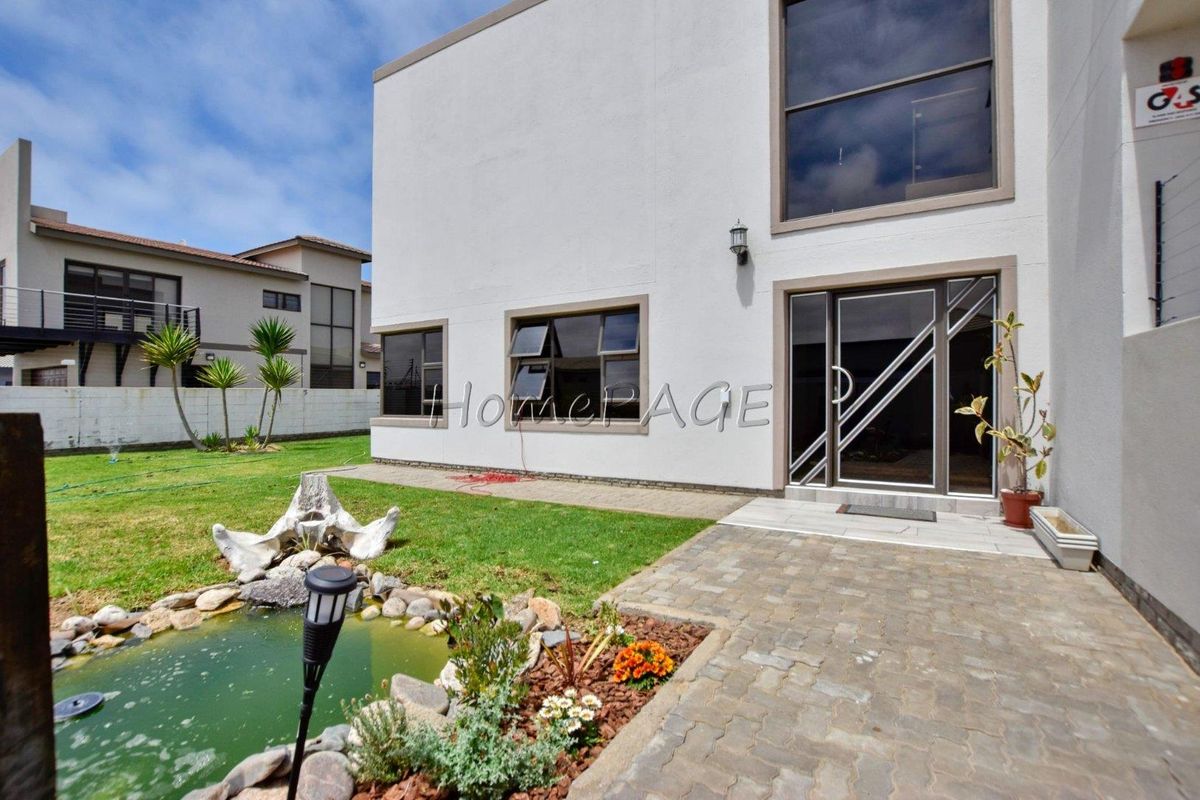 Ext 15, Swakopmund:  Spacious, upmarket, 4 Bedr Double Storey - Photo 2