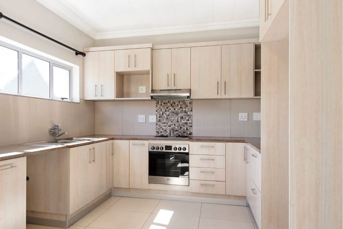 FOR SALE | LE MONT COMPLEX, Avis, Windhoek - Photo 2