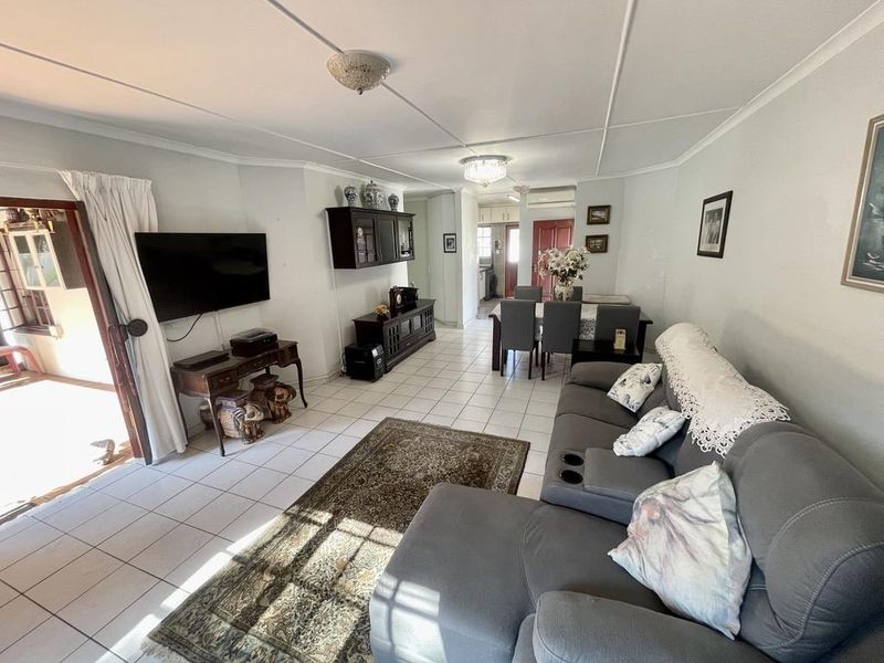 Hendra - Neat 3-Bedroom Simplex for Sale in Popular Sunningdale - Photo 3