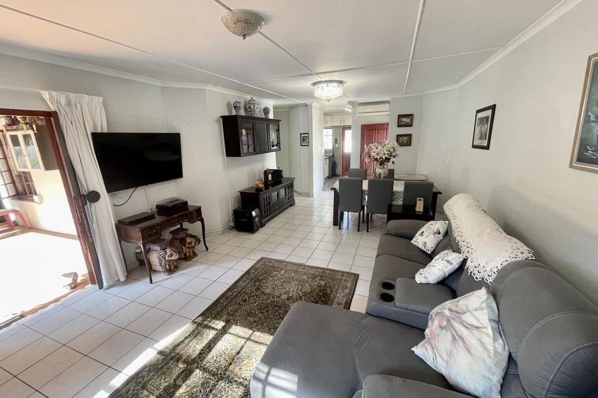 Hendra - Neat 3-Bedroom Simplex for Sale in Popular Sunningdale - Photo 3