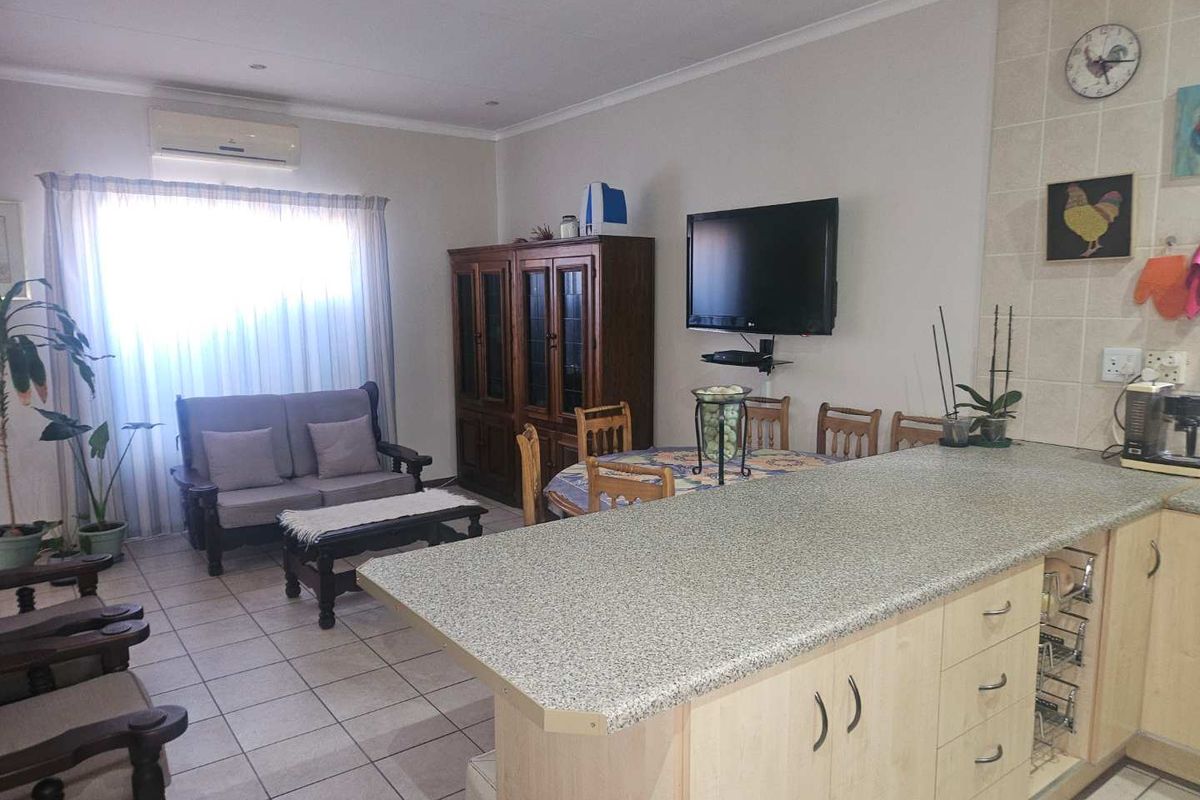 Modern Townhouse for sale in Rhodesdene - Photo 5