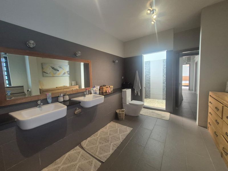 Charming Villa for Rent - Photo 8