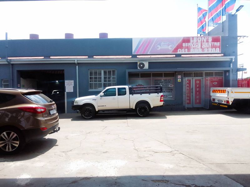 Strategically Positioned Auto Service Centre for Sale- Unbeatable Opportunity for Business Success - Photo 5