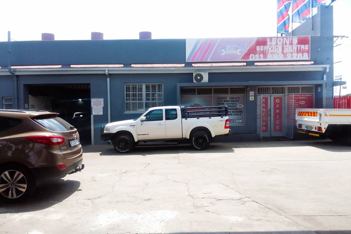 Strategically Positioned Auto Service Centre for Sale- Unbeatable Opportunity for Business Success - Photo 5