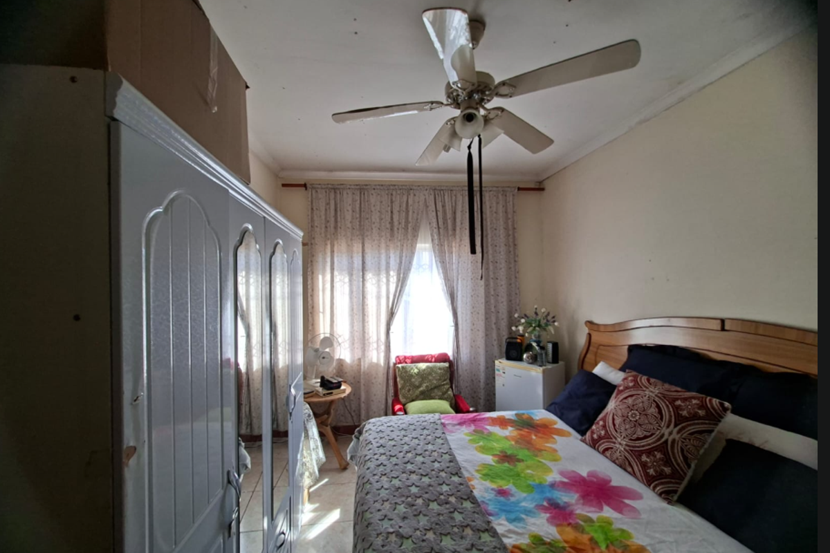 5 Bedroom home for sale Phoenix - Photo 4