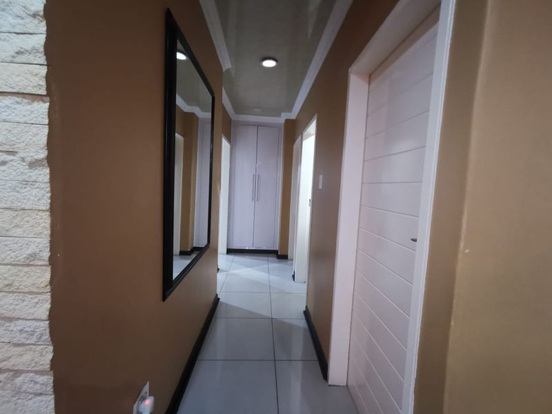 This beautiful modern finished property is  situated in the quiet street of Arboretum close to all your Amenities - Photo 8