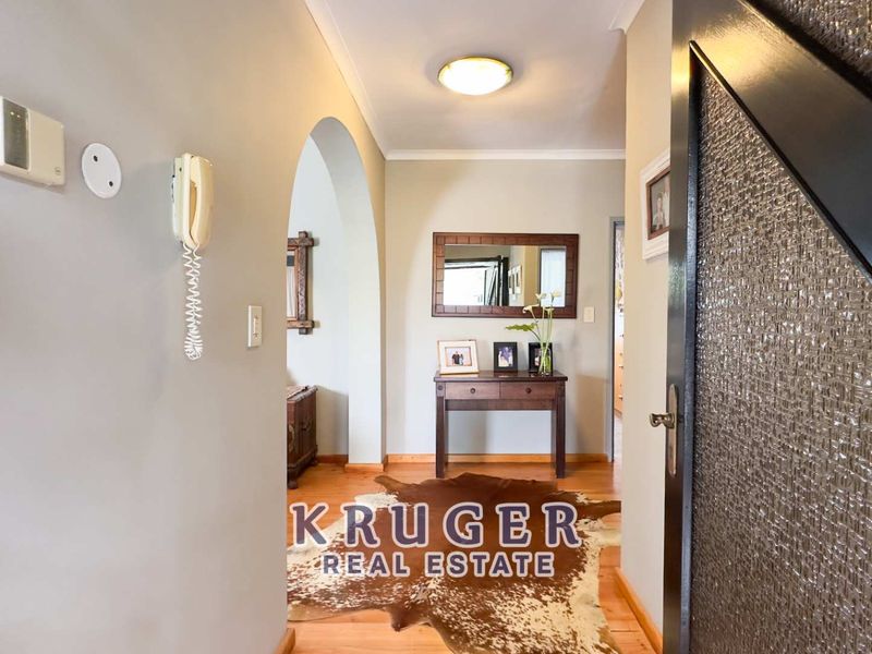 🌿 3-bedroom Family Home with flat for Sale in Ocean View! - Photo 9