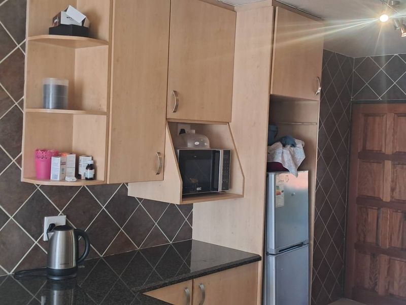 Spacious Apartment in Safe Complex! - Photo 9