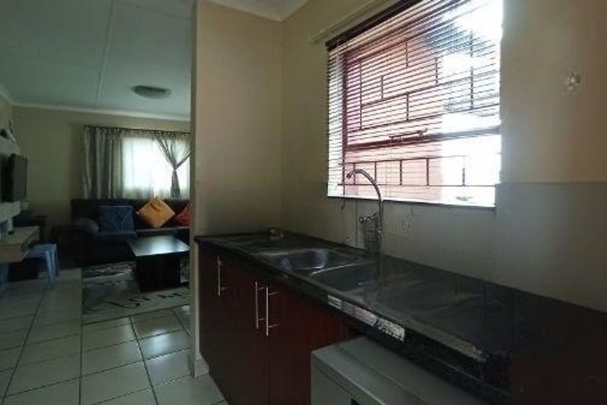 KOSMOSDAL - 3 BEDROOM FULL TITLE HOUSE IN A SECURITY ESTATE - Photo 3