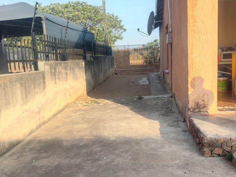 3 bedrooms house for sale in Soshanguve F - Photo 5