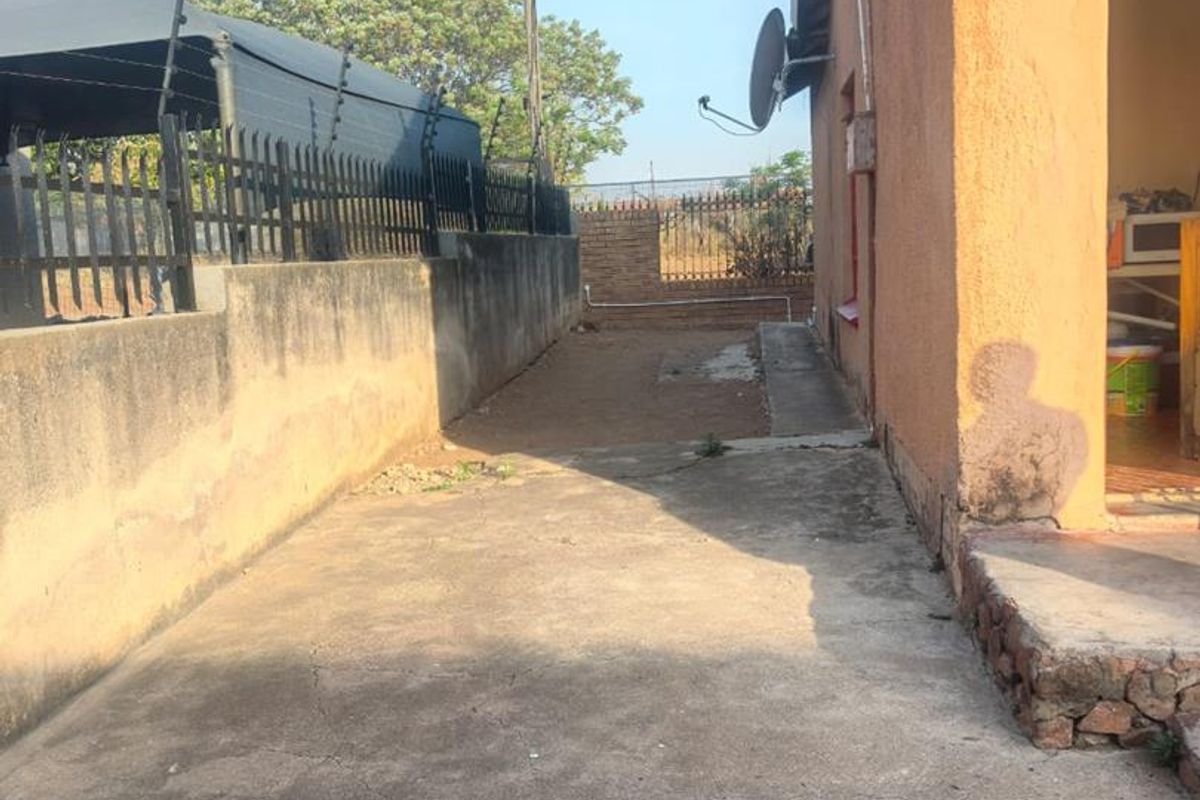 3 bedrooms house for sale in Soshanguve F - Photo 5