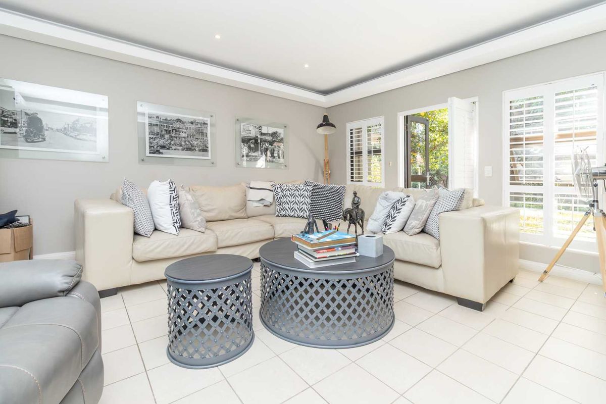 STYLISH AND  MODERN  4 BED CLUSTER HOME IN THE ICONIC CLUB TERRACE ESTATE IN LINKSFIELD - Photo 5