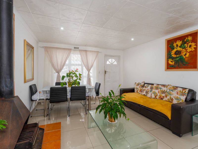 Warmth, Style, and Effortless Entertaining in the Heart of Strandfontein. - Photo 3