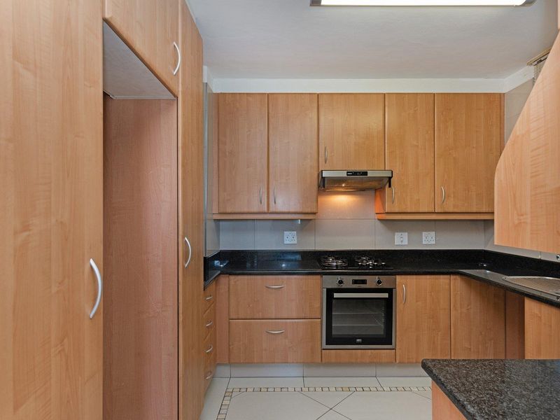 Spacious One Bedroom Apartment With Breathtaking Views - Photo 10