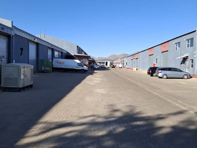 Prime Commercial Hub: 15 Warehouses & Offices Await - Photo 4