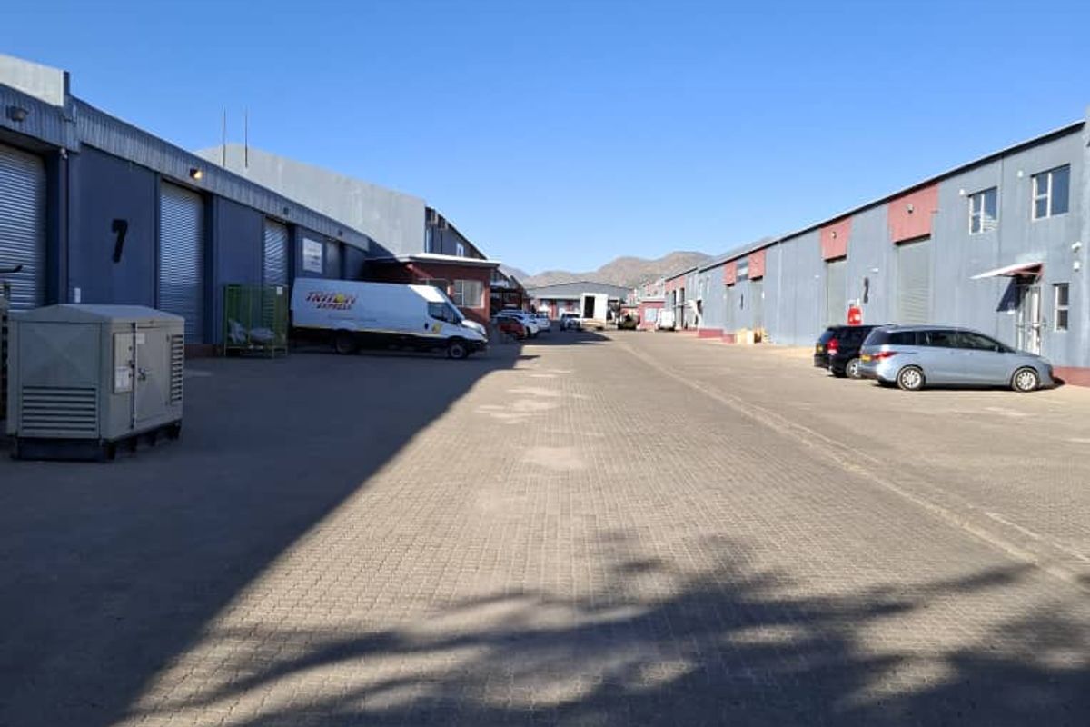 Prime Commercial Hub: 15 Warehouses & Offices Await - Photo 4
