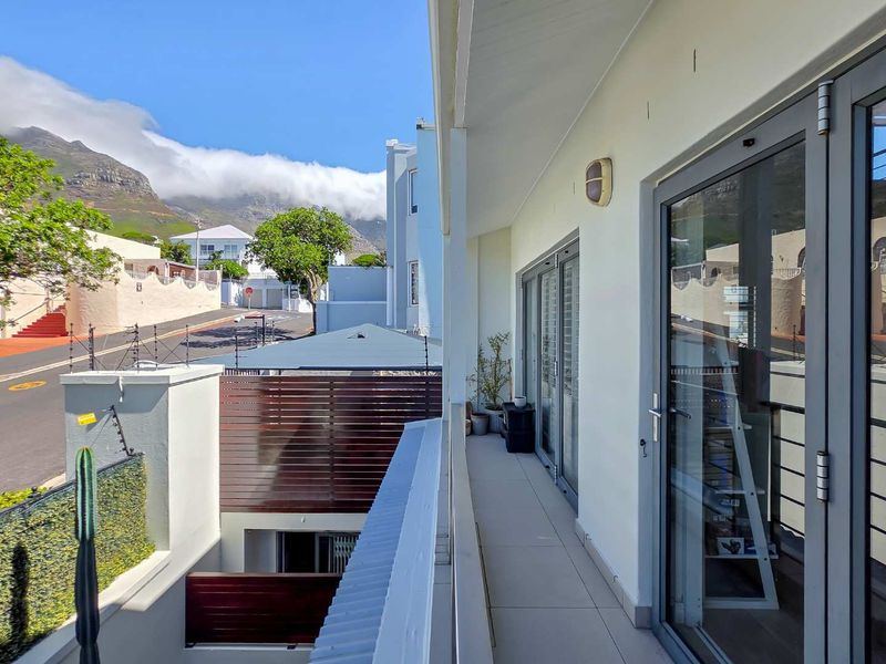 2 Bedroom Apartment in Vredehoek - Photo 3