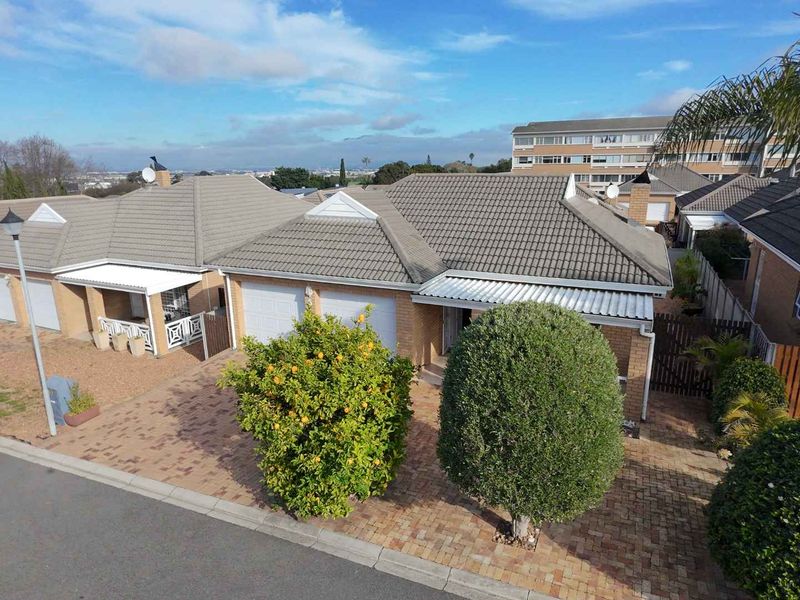Spacious and Modern Home in a Top Security Estate - Photo 2