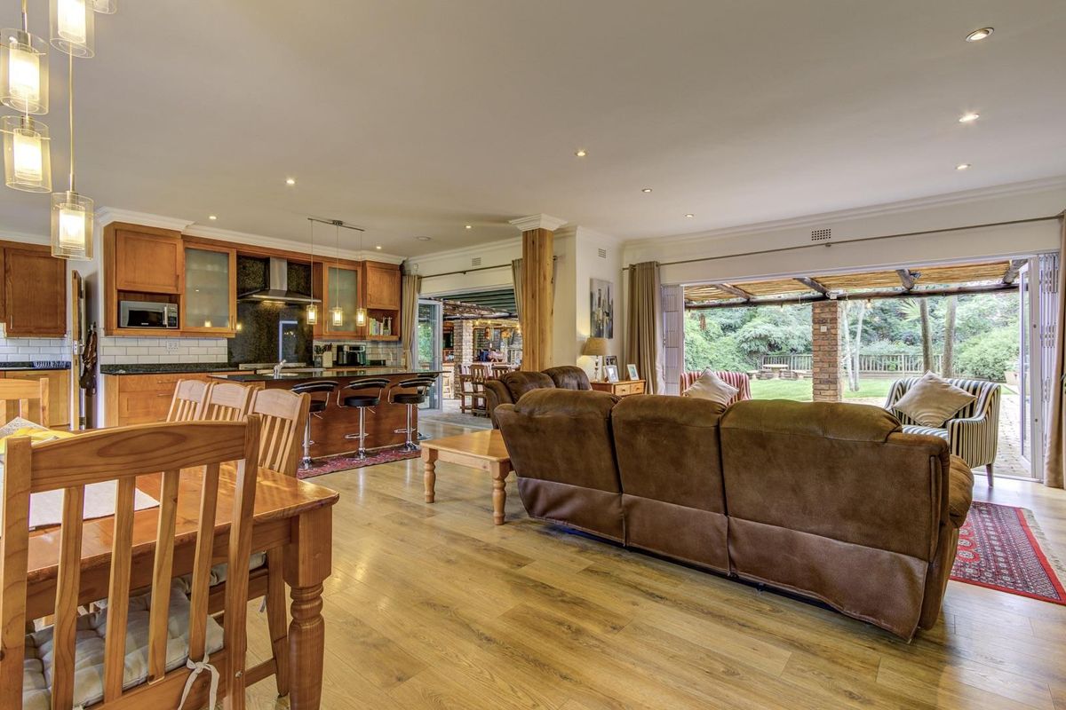 STUNNING 4 to 5 BEDROOM HOME WITH SOLAR AND WATER BACK UP and HOME OFFICE SPACE - Photo 4