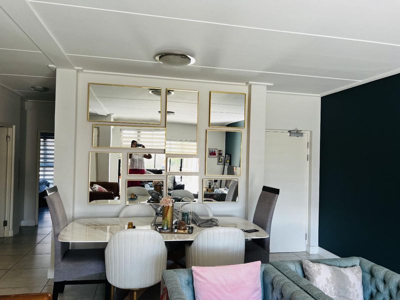 Elegant Fully Furnished 3-Bedroom Garden Unit - Photo 10