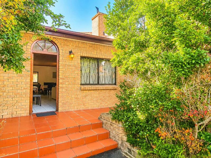 Furnished 3 x Bedroom House Constantia for Rent - Occupation Immediate - Photo 4
