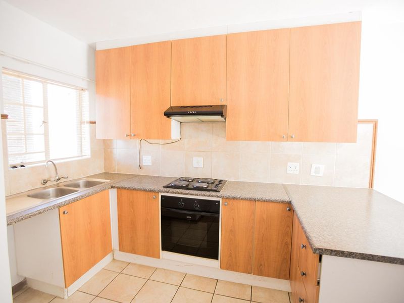 Exclusive Mandate | 2 Bed and 1 Full Bath ,Paarlberg Estate, Equestria - Photo 10