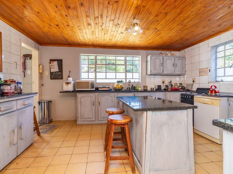 Tranquil rare Gem with  a subdivision approval For Sale in Protea Ridge - Photo 9