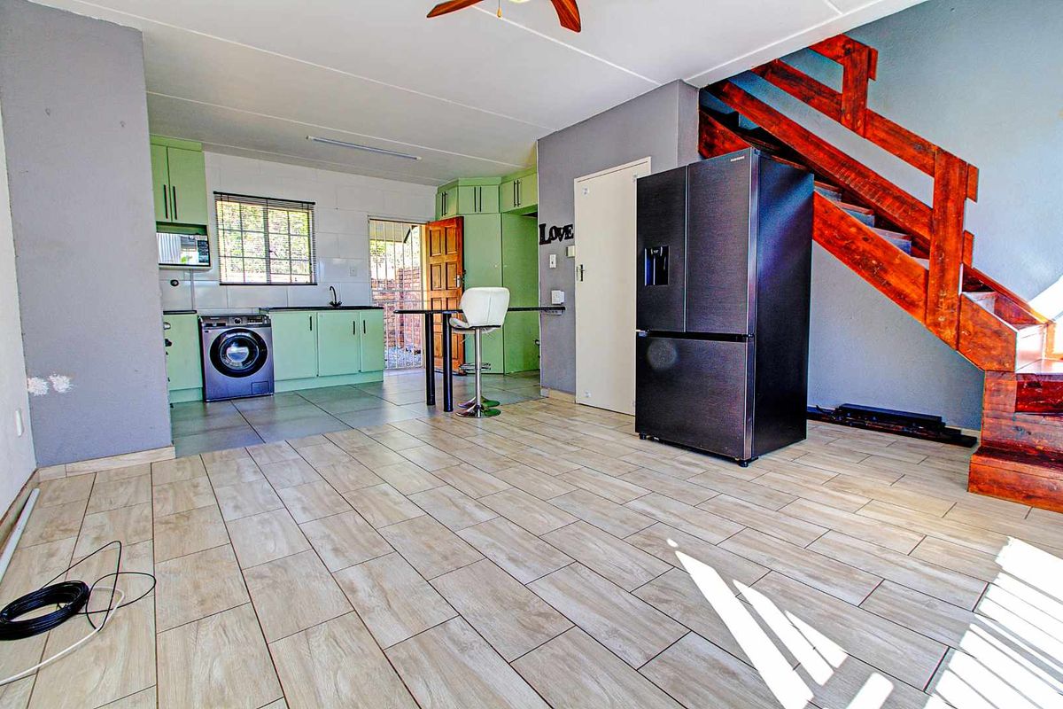 Townhouse Gem: Comfort, Style, and Convenience Await! - Photo 2