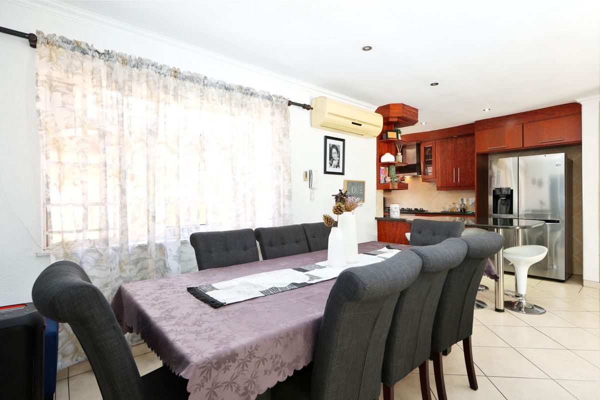 Ideally located 4 Bedroom/3.5 Bathroom Family Home - Photo 4