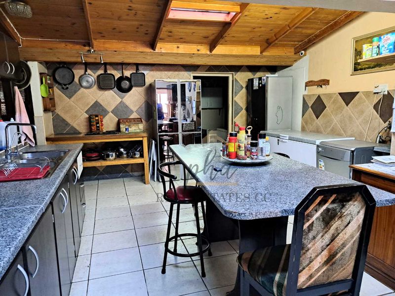 3 bedr Family home with beautiful garden for sale in Walvis Bay selling for N$2 430 000.00 - Photo 9