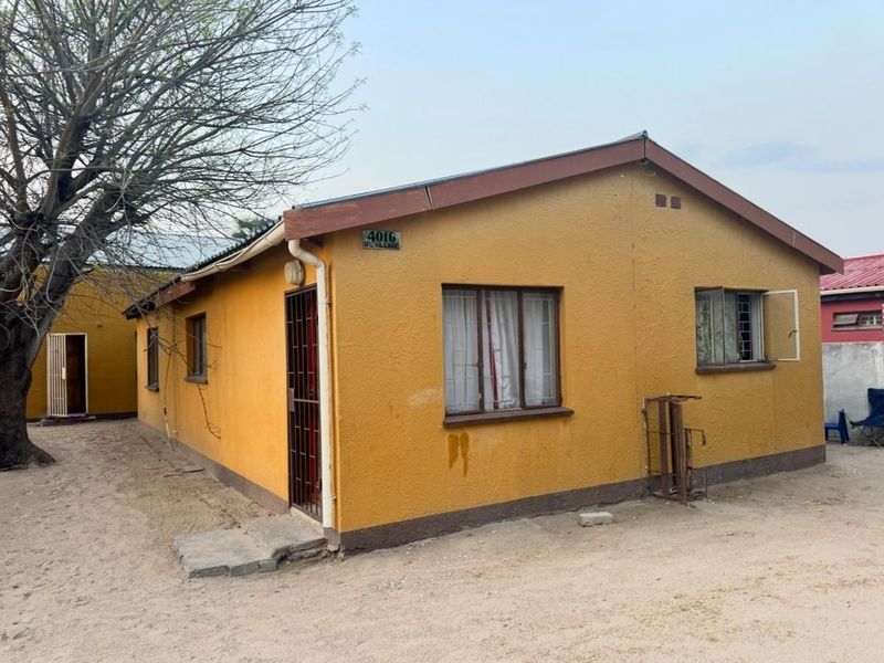 FOR SALE: 3 bedrooms house with two bachelor flats for sale in Ongwediva, extension 8, Selling price N$1,1 million cost excluded - Photo 2