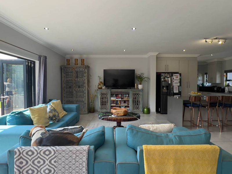 Available for Rental 1 June 2026 - 4 Bedrooms with pool - Photo 5