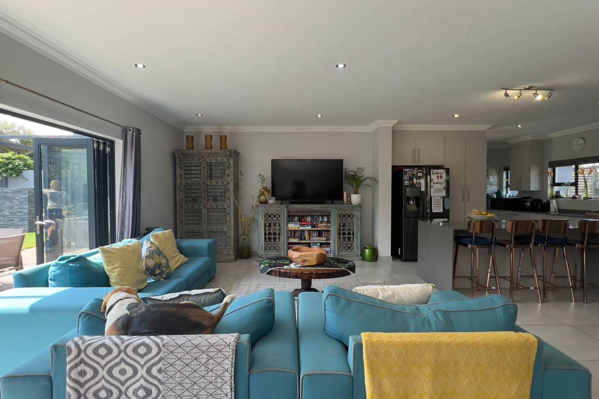 Available for Rental 1 June 2026 - 4 Bedrooms with pool - Photo 5