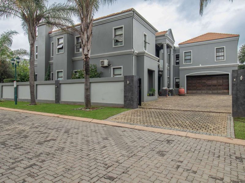 Spacious Double Story Cluster in a Lifestyle Estate - Photo 3