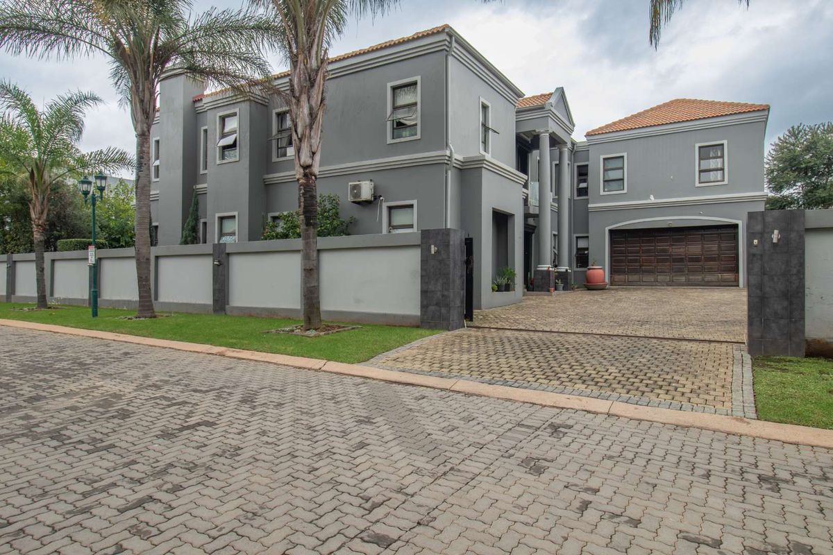 Spacious Double Story Cluster in a Lifestyle Estate - Photo 3