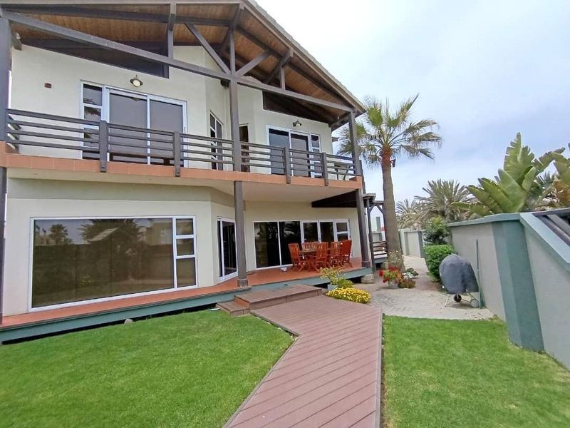 Vogelstrand Gem: Stunning Views, Prime location - Home for Sale - Photo 2