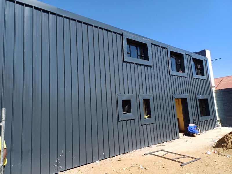 Warehouse in Northern Industrial - Great Location! - Photo 2