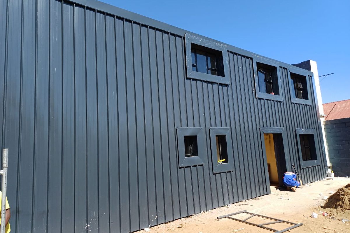 Warehouse in Northern Industrial - Great Location! - Photo 2