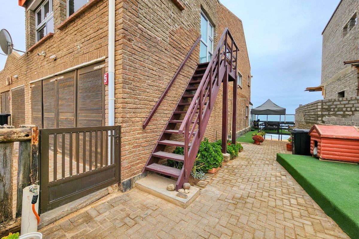 Ext 3 (North Dune), Henties Bay:  Beachfront Townhouse WITH FLAT is for sale - Photo 4