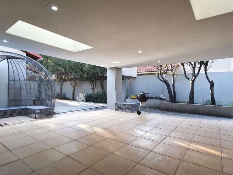 Exceptional Spacious Secure 3 Bedroom Sandown Cluster With Swimming Pool - Photo 9