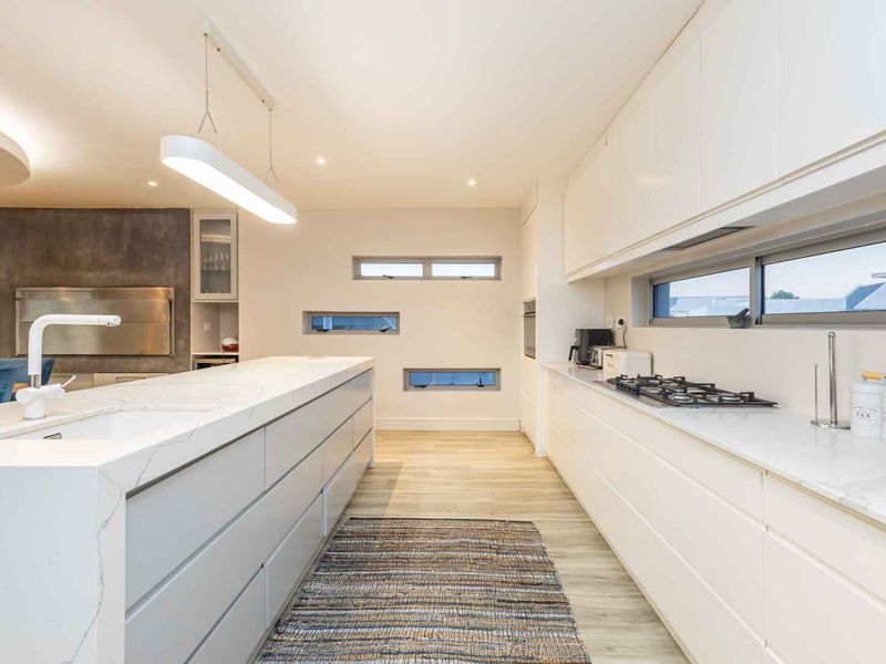 Elevated Luxury with Breathtaking Langebaan Lagoon Views - Photo 8